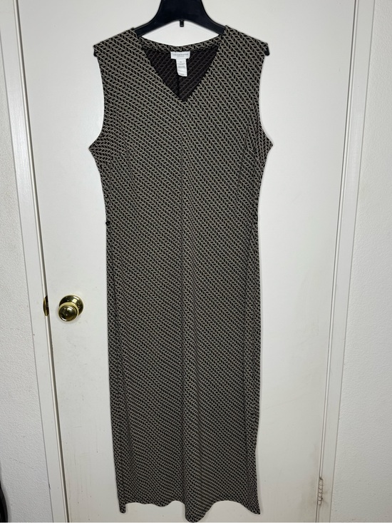 Liz Claiborne Dresses & Skirts - Sleeveless V-Neck Maxi Dress in Black and Cream - Unknown Brand